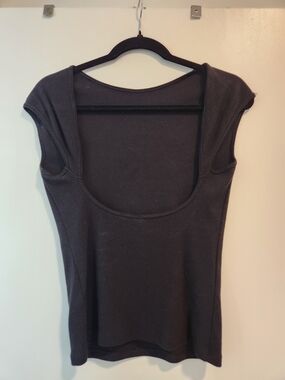Aritzia Black Scoop-Neck Cap Sleeve Tank